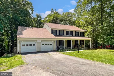5023 Observer Ln, Woodbridge, VA 22192