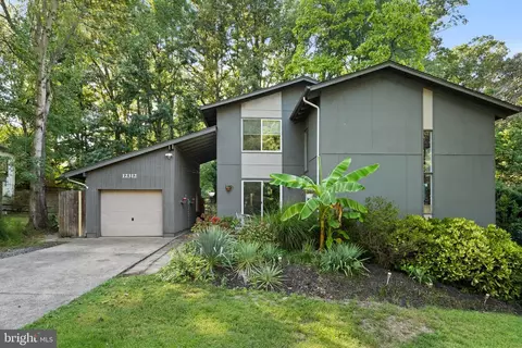 12312 Mulberry Ct, Woodbridge, VA 22192