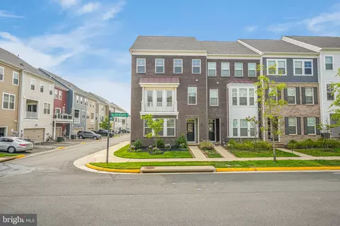 17645 Falcon Heights St, Dumfries, VA 22026