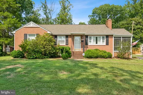 1514 Woodside Dr, Woodbridge, VA 22191