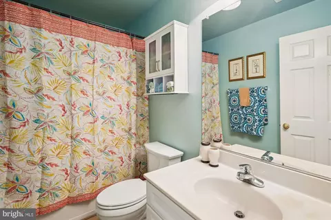 Bath - 15500 Allaire Dr, Gainesville, VA 20155 photo 2 of 3