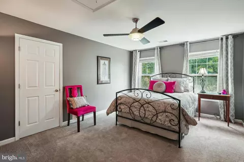 Bedroom - 15500 Allaire Dr, Gainesville, VA 20155 photo 3 of 5