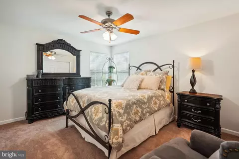 Bedroom - 15500 Allaire Dr, Gainesville, VA 20155 photo 4 of 5
