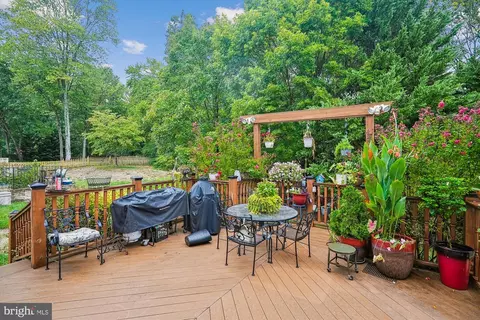 Exterior - 15500 Allaire Dr, Gainesville, VA 20155 photo 4 of 5