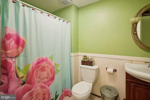 Bath - 15500 Allaire Dr, Gainesville, VA 20155 photo 3 of 3