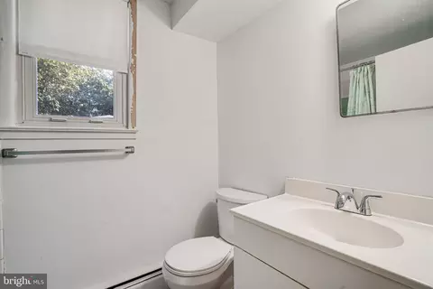 Bath - 9725 Damascus Dr, Manassas, VA 20109 photo 1 of 3