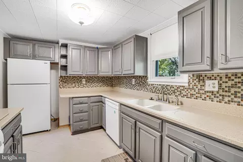 Kitchen - 9725 Damascus Dr, Manassas, VA 20109 photo 3 of 3