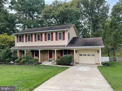 12216 Redwood Ct, Woodbridge, VA 22192