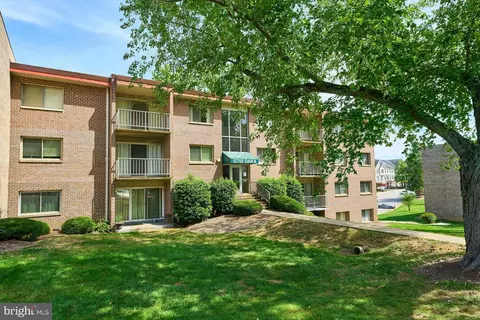 12705 Dara Dr #302, Woodbridge, VA 22192