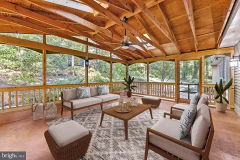 15125 Holleyside Dr, Montclair, VA 22025