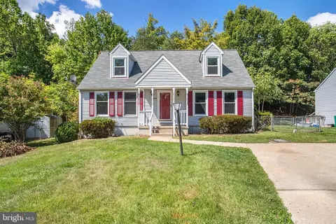 18910 Red Oak Ln, Triangle, VA 22172