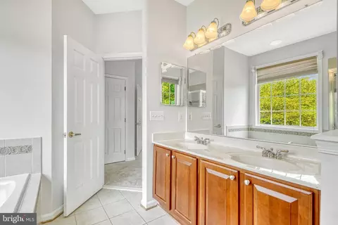 Bath - 13266 Fieldstone Way, Gainesville, VA 20155 photo 7 of 7