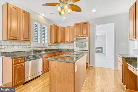Kitchen - 13266 Fieldstone Way, Gainesville, VA 20155 photo 5 of 7
