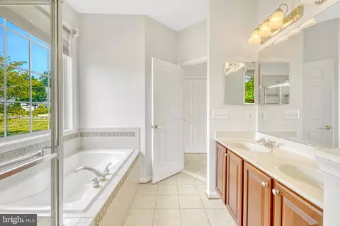 Bath - 13266 Fieldstone Way, Gainesville, VA 20155 photo 3 of 7