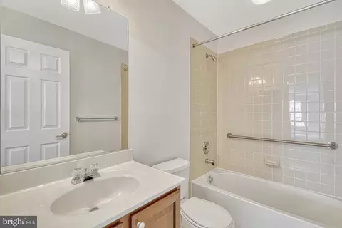 Bath - 13266 Fieldstone Way, Gainesville, VA 20155 photo 4 of 7