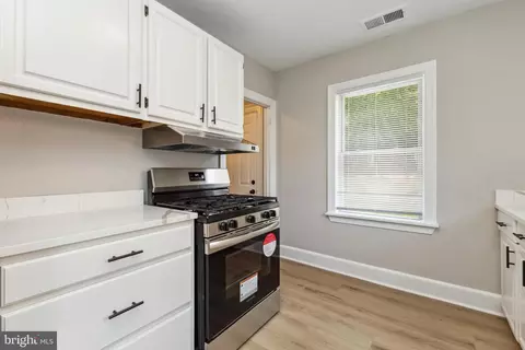 4011 White Haven Dr, Dumfries, VA 22026 photo 9