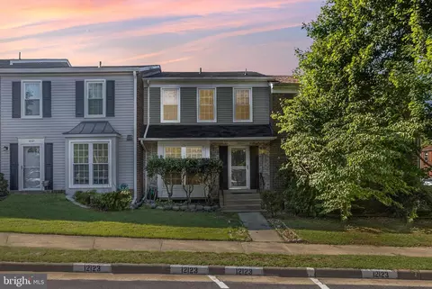 12123 Stoneford Dr, Woodbridge, VA 22192