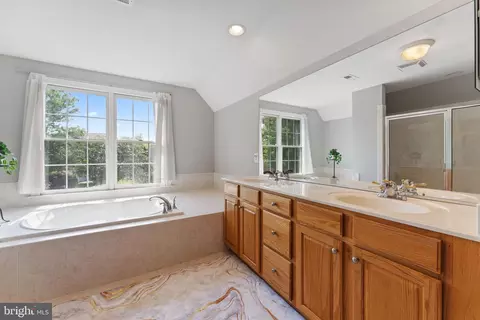 Bath - 8154 Snead Loop, Gainesville, VA 20155 photo 3 of 5