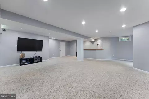 Living - 8154 Snead Loop, Gainesville, VA 20155 photo 2 of 2