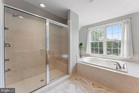 Bath - 8154 Snead Loop, Gainesville, VA 20155 photo 4 of 5