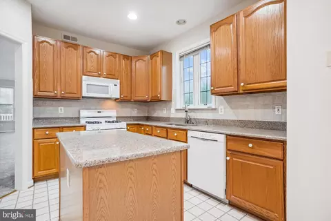 6711 Kimberwick Ct, Gainesville, VA 20155 photo 12