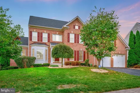 3632 Stonewall Manor Dr, Triangle, VA 22172