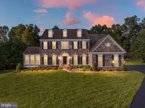 7679 Great Dover St, Gainesville, VA 20155