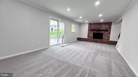 Living - 10017 Copeland Dr, Manassas, VA 20109 photo 5 of 5