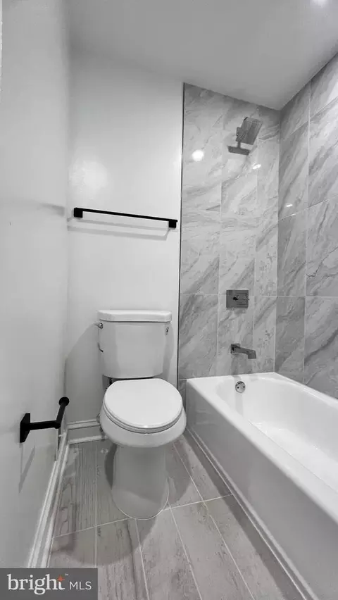 Bath - 10017 Copeland Dr, Manassas, VA 20109 photo 2 of 9