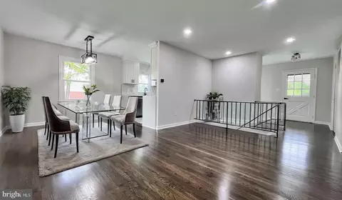 Entry Way - 10017 Copeland Dr, Manassas, VA 20109 photo 4 of 8