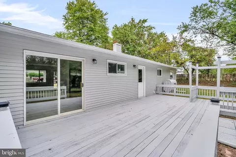 Exterior - 1301 E St, Woodbridge, VA 22191 photo 6 of 7