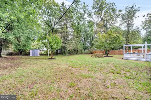 Exterior - 1301 E St, Woodbridge, VA 22191 photo 2 of 7