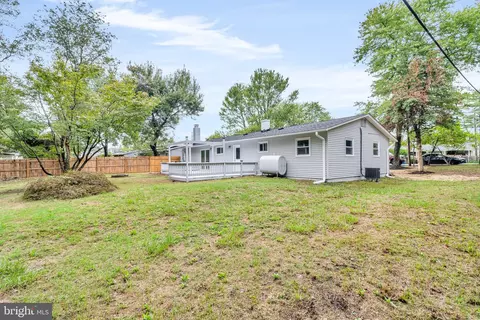 Exterior - 1301 E St, Woodbridge, VA 22191 photo 3 of 7