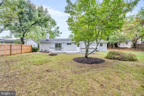 Exterior - 1301 E St, Woodbridge, VA 22191 photo 4 of 7
