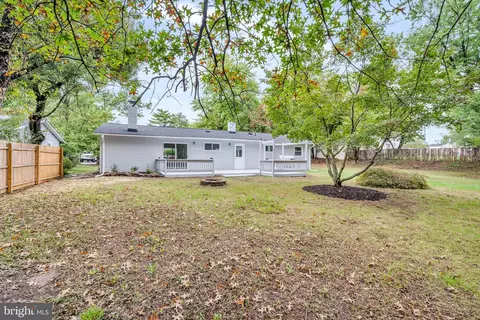Exterior - 1301 E St, Woodbridge, VA 22191 photo 5 of 7