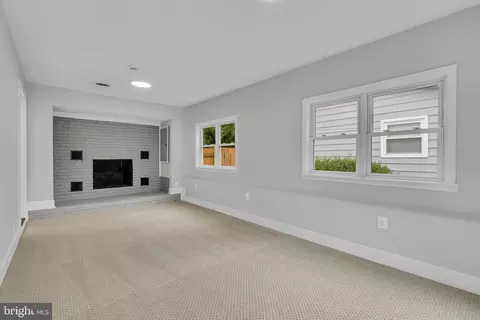 Living - 1301 E St, Woodbridge, VA 22191 photo 5 of 5