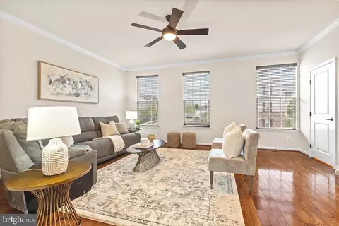 7020 Darbey Knoll Dr, Gainesville, VA 20155