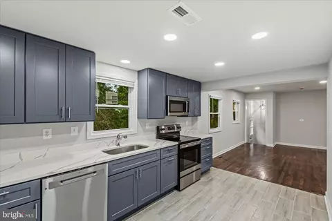 1707 Sharp Dr, Woodbridge, VA 22191 photo 13
