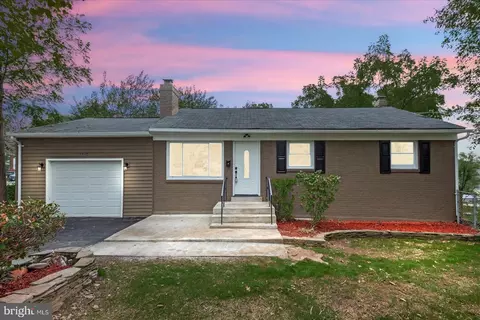 1707 Sharp Dr, Woodbridge, VA 22191