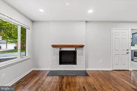 1707 Sharp Dr, Woodbridge, VA 22191 photo 8