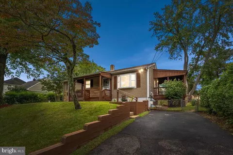 1814 Warren Dr, Woodbridge, VA 22191