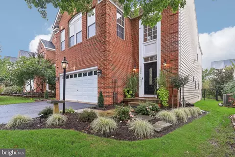 16086 Sheringham Way, Gainesville, VA 20155