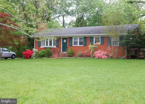 8415 Sunset Dr, Manassas, VA 20110