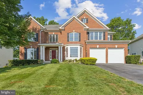 9274 Rainbow Falls Dr, Bristow, VA 20136
