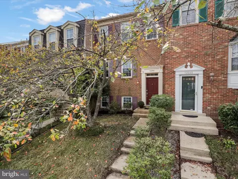 12050 Stallion Ct, Woodbridge, VA 22192