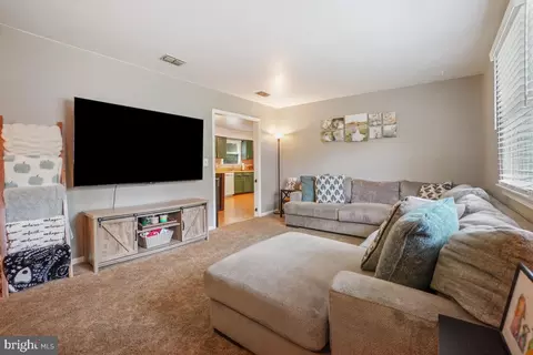 8024 Oak St, Manassas, VA 20111 photo 3