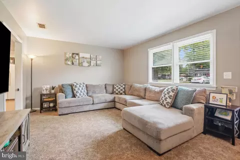 8024 Oak St, Manassas, VA 20111 photo 4