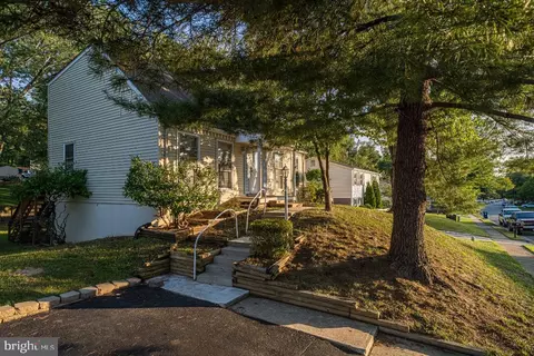 13811 Meadowbrook Rd, Woodbridge, VA 22193