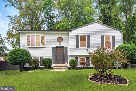 5594 Shadybrook Dr, Woodbridge, VA 22193
