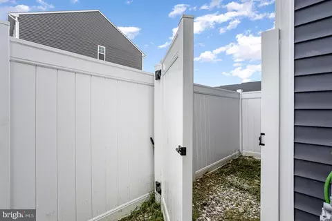 18236 Summit Pointe Dr, Triangle, VA 22172 photo 32